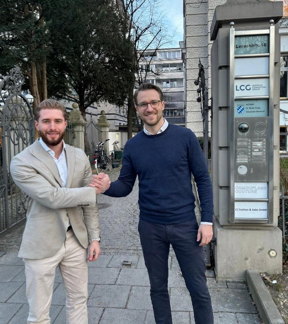 Moderna advisor and client shaking hands outside notary office, Leopoldstr. 18, Munich