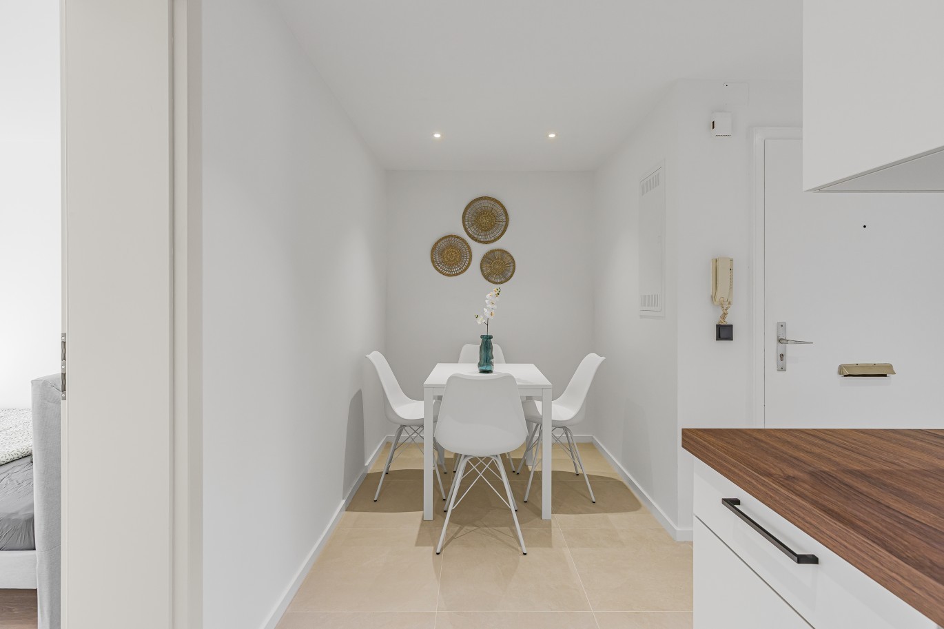 Modern dining area and kitchen in WE 10 at Leimitzer Straße 66, Hof